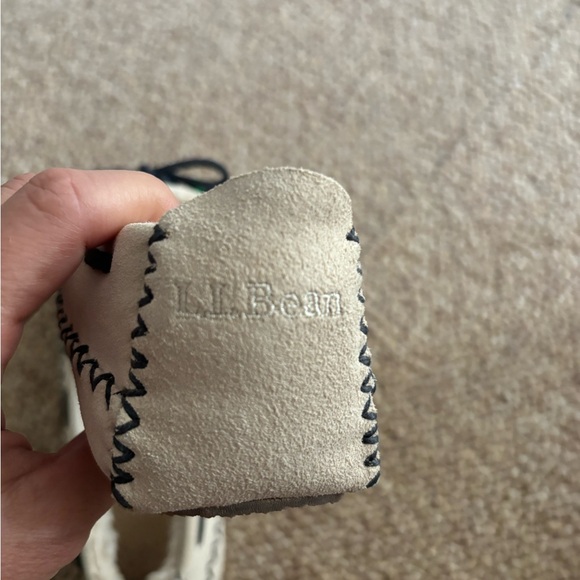 LL Bean Embroidered Moccasin Slippers. Size 7. Like new. - Picture 4 of 6